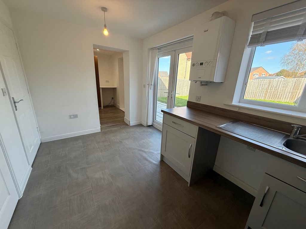 Property photo 3 of 16 Kitchen