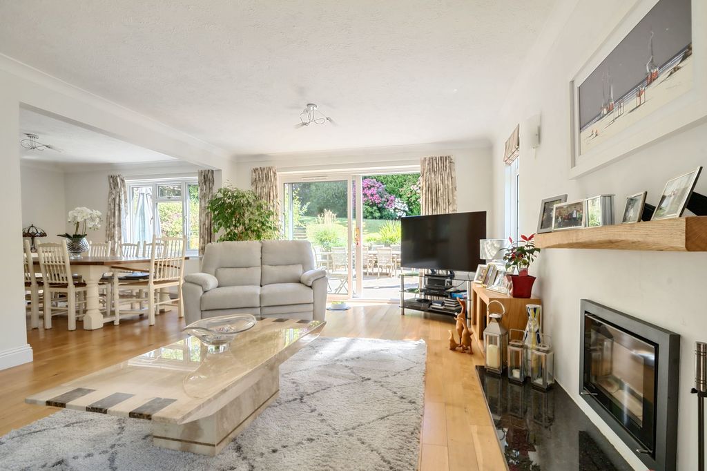 Property photo 3 of 27