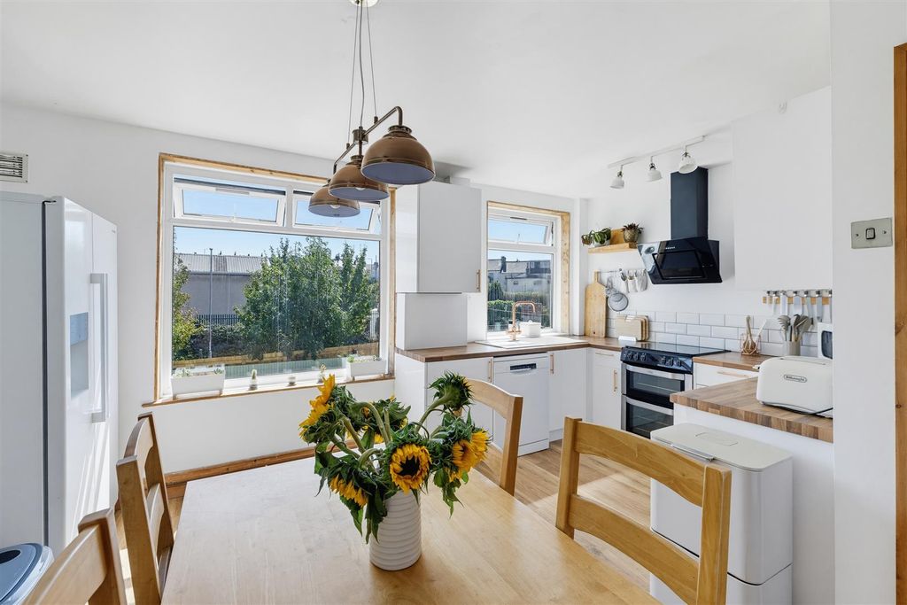 Property photo 3 of 24 Kitchen/Diner