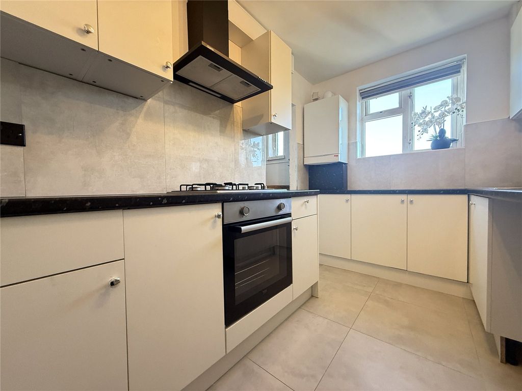 Property photo 3 of 16 Picture No. 02
