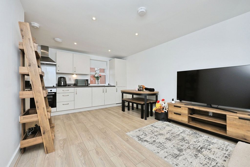 Property photo 1 of 9 Pbox-Img.Jpg