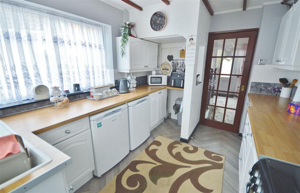 Property photo 3 of 21 Kitchen