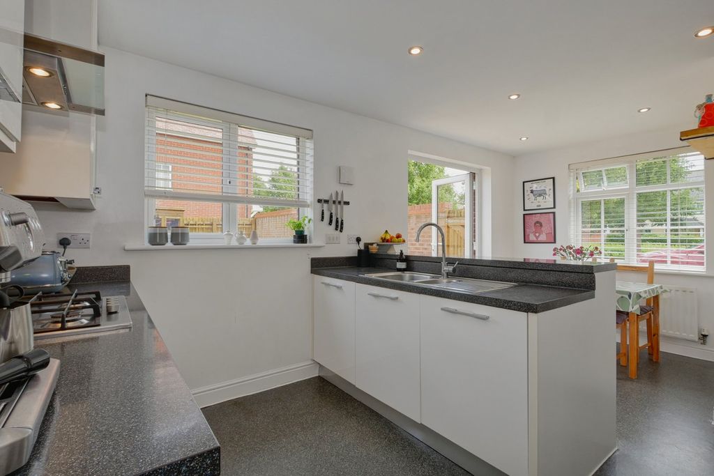 Property photo 3 of 37