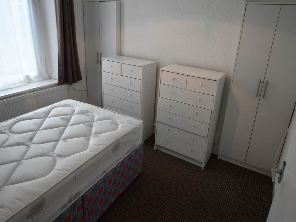 Property photo 2 of 5 Bedroom Photo 2