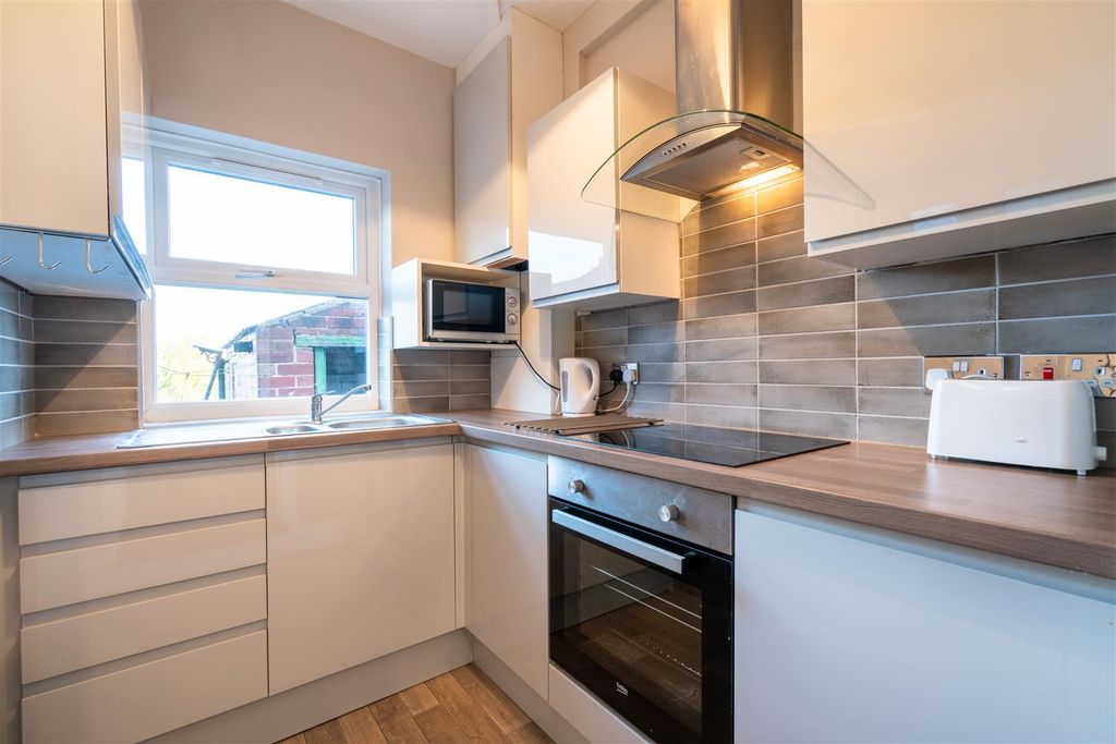 Property photo 2 of 7 Kitchen_.Jpg