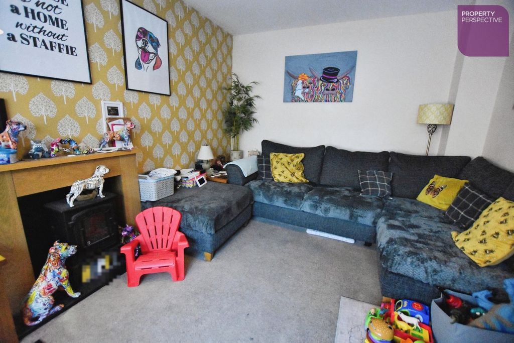 Property photo 2 of 8 Pbox-Living_Room-337697.Jpg