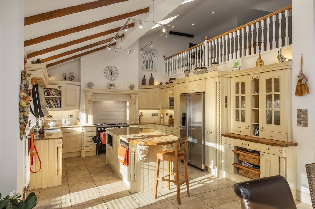 Property photo 3 of 26 Kitchen