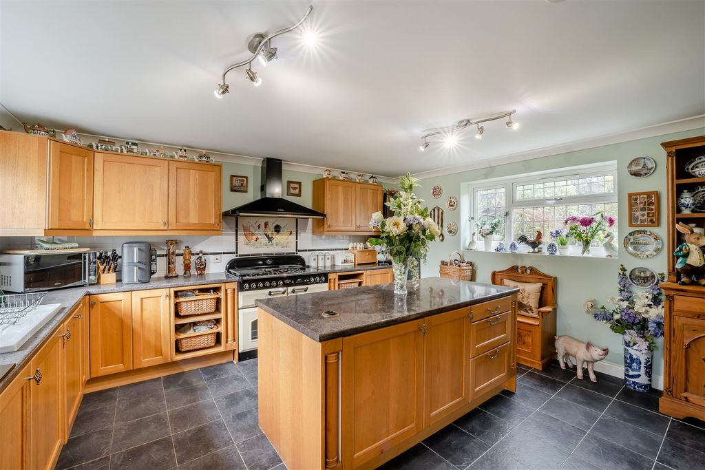 Property photo 2 of 39