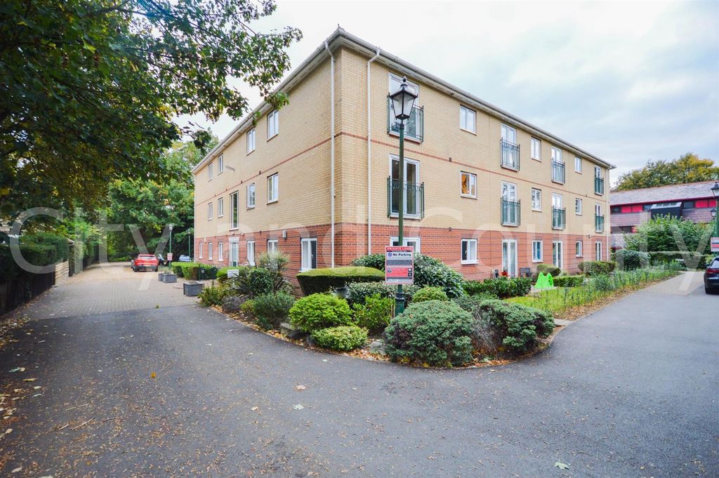 2 bed flat for sale New Fletton