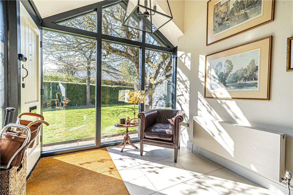 Property photo 2 of 15 Entrance Hall
