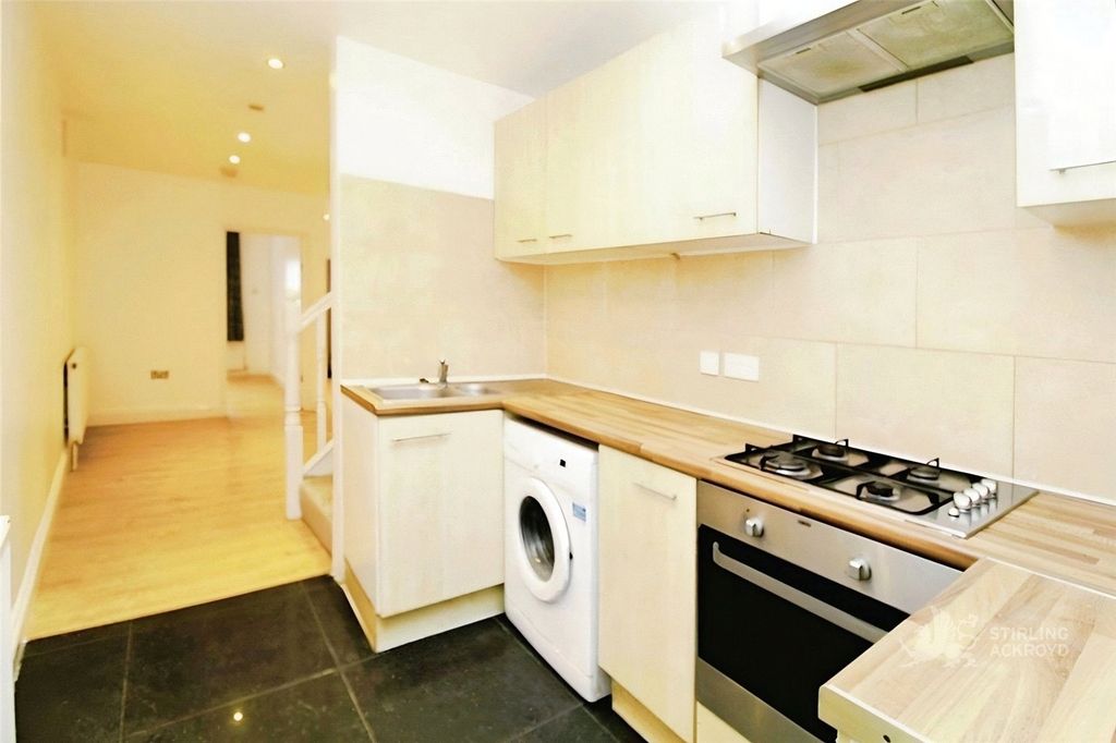 Property photo 2 of 9 Kitchen