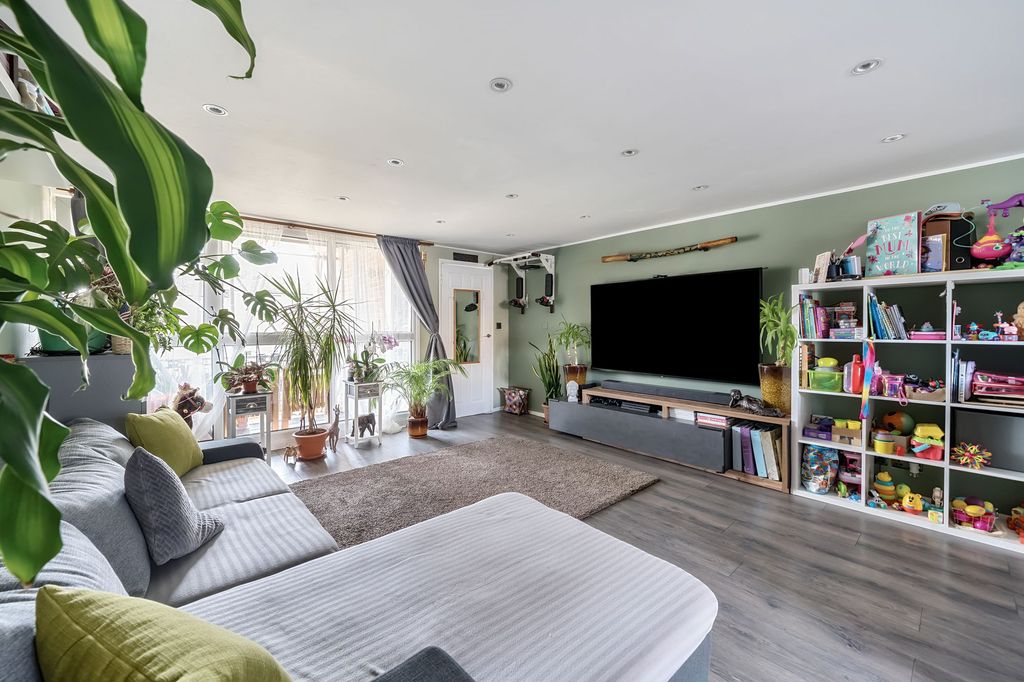 Property photo 3 of 12