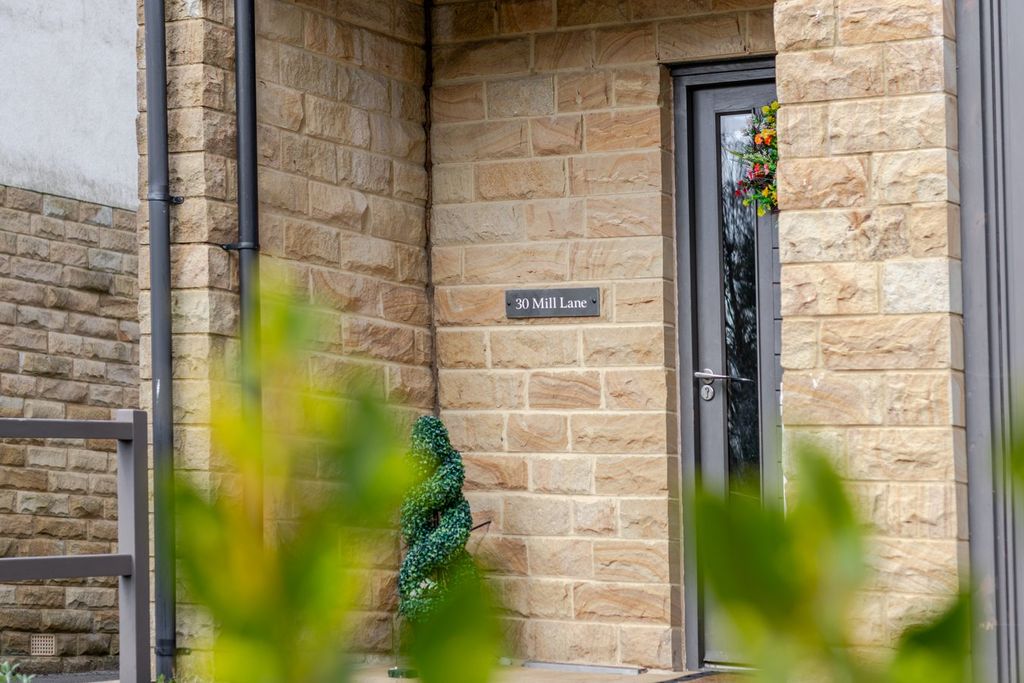 Property photo 3 of 25