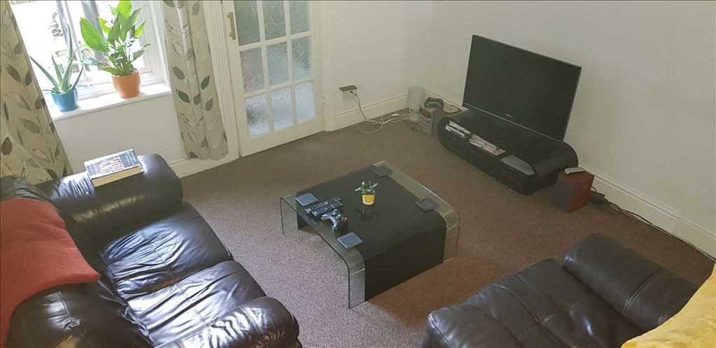 Property photo 2 of 6