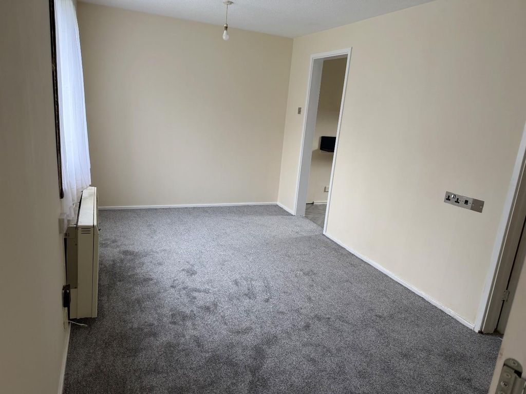 Property photo 2 of 5 Lounge.Jpg