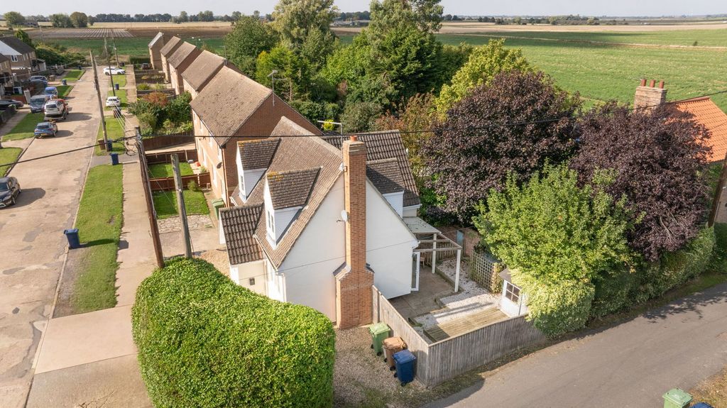 Property photo 2 of 32