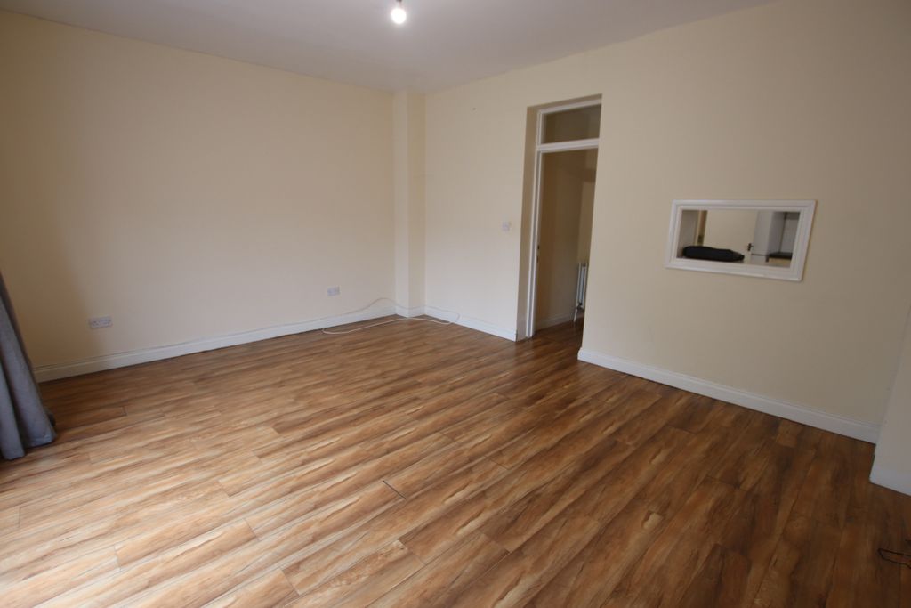 Property photo 1 of 11 4 Bed Terraced House To Rent Killearn Road, London Se6