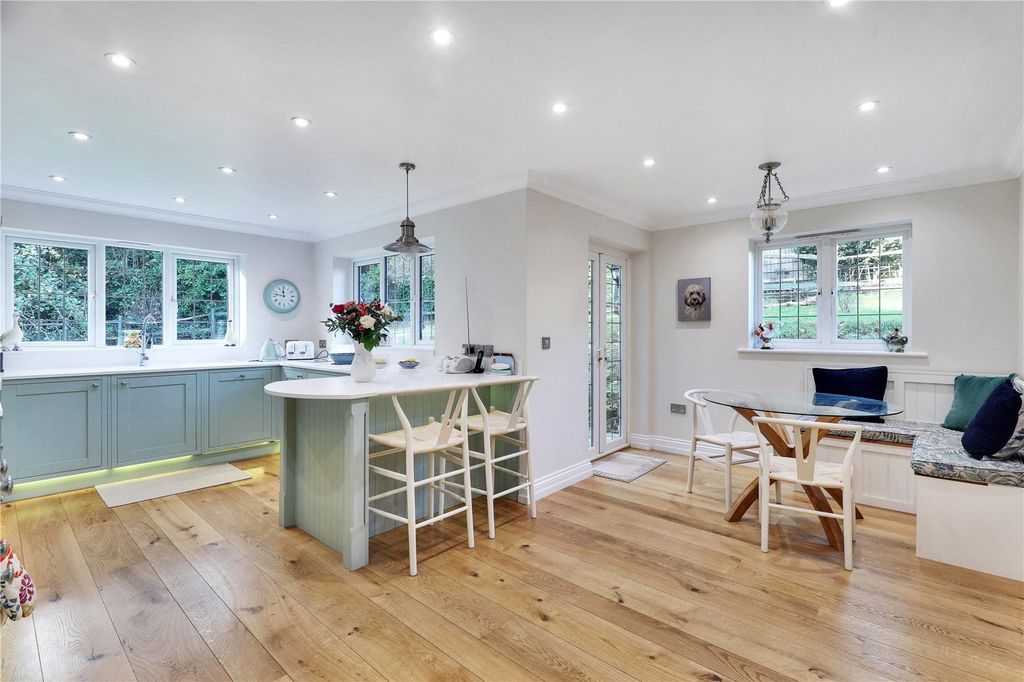 Property photo 3 of 25 Kitchen/Dining