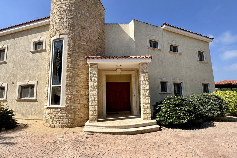 Property photo 2 of 47