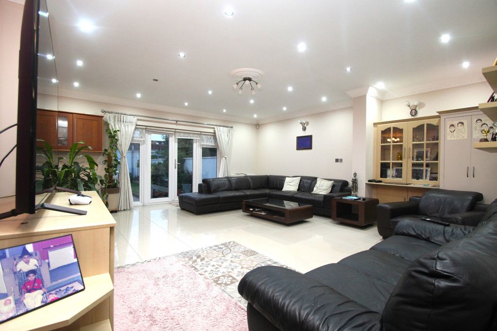 Property photo 3 of 23