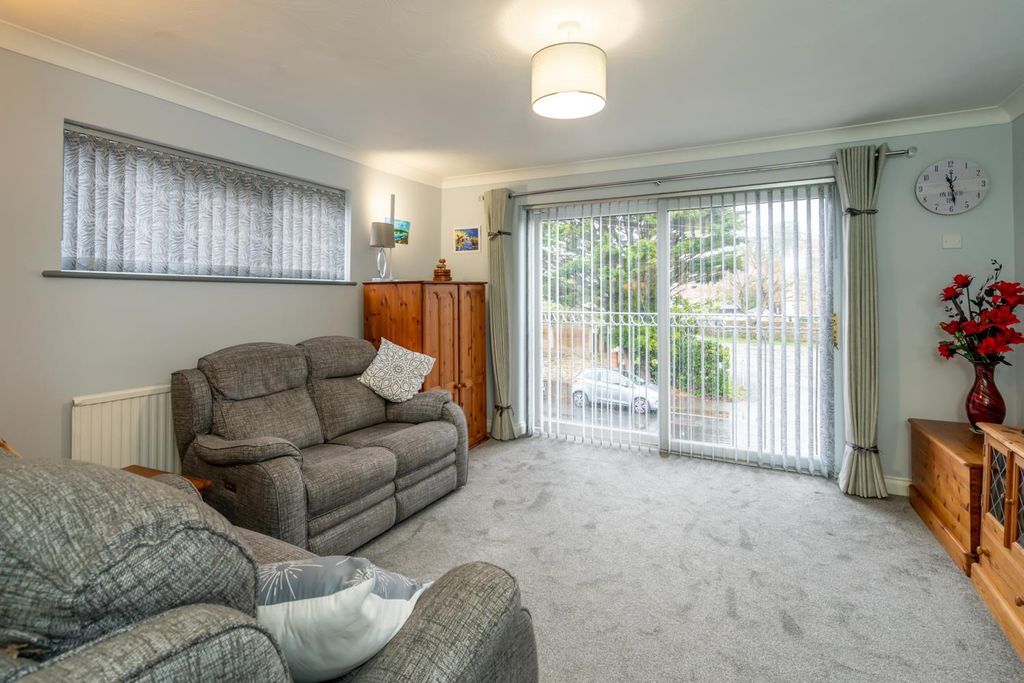 Property photo 2 of 10 Lounge Diner.Jpg