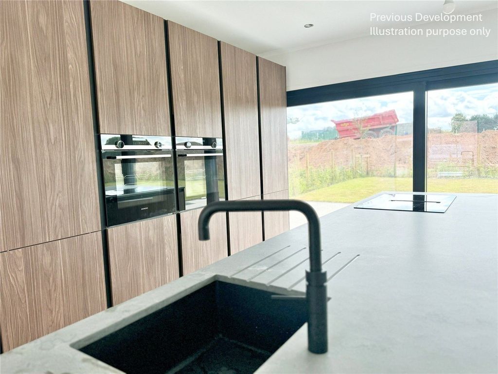 Property photo 3 of 8 Gallery