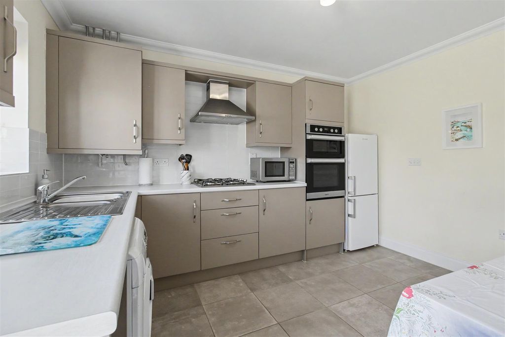 Property photo 3 of 12 Kitchen/Diner