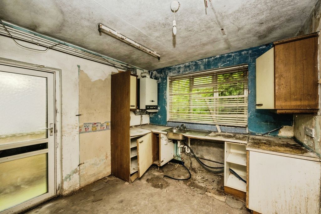 Property photo 3 of 17 Photo