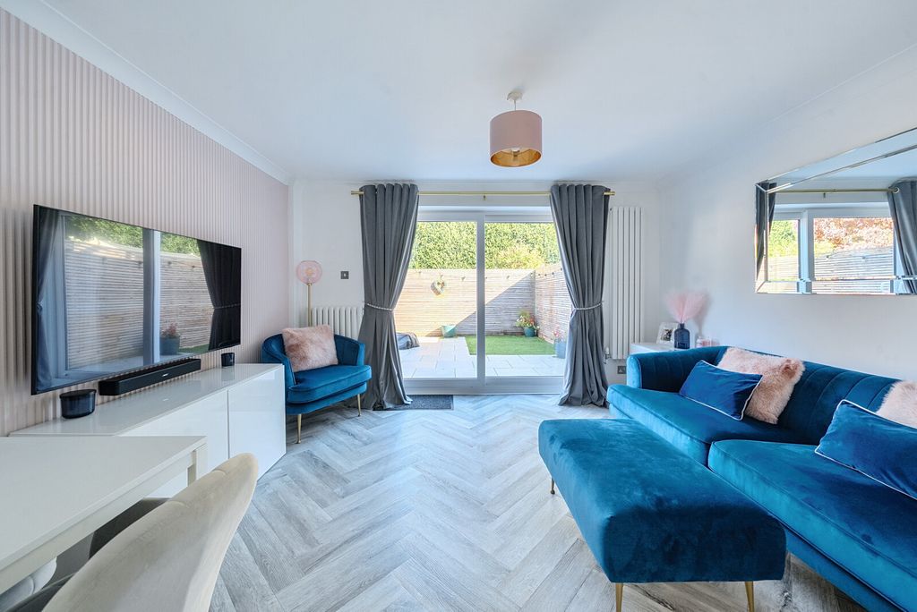 Property photo 2 of 15 1363437-11-68E3c5...