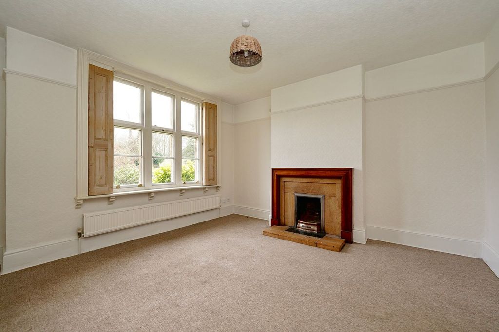 Property photo 2 of 23