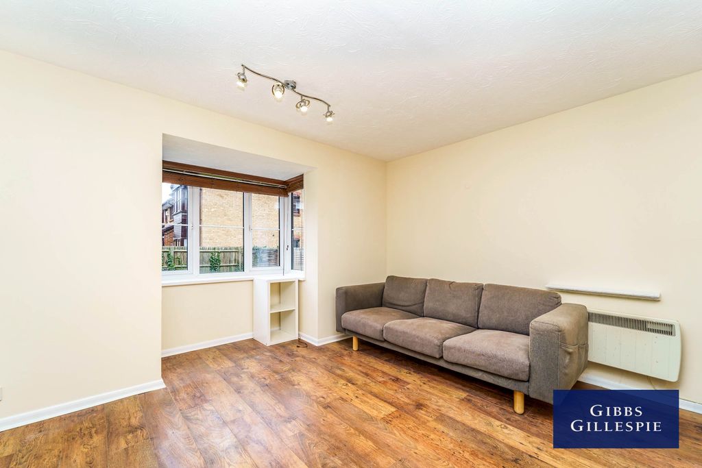 Property photo 3 of 8 Kitchen