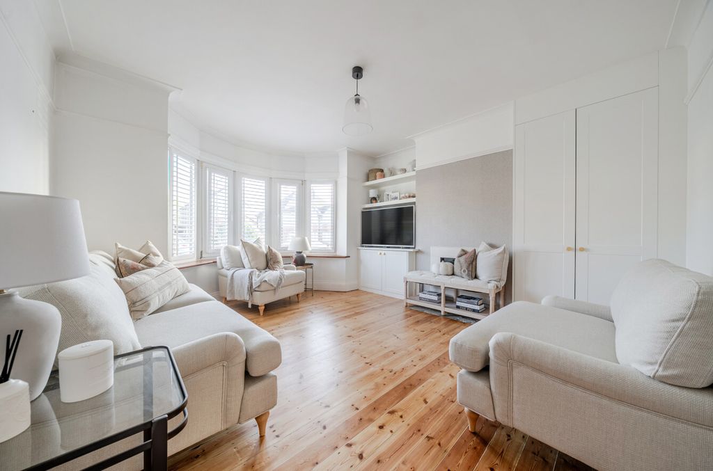 Property photo 2 of 15 1384104-24-69298d...