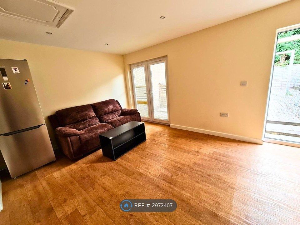 Property photo 2 of 3 Studio Flat Front View