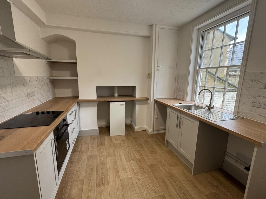 Property photo 2 of 7 Kitchen