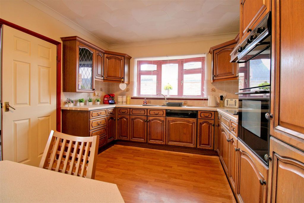 Property photo 2 of 20 Kitchen