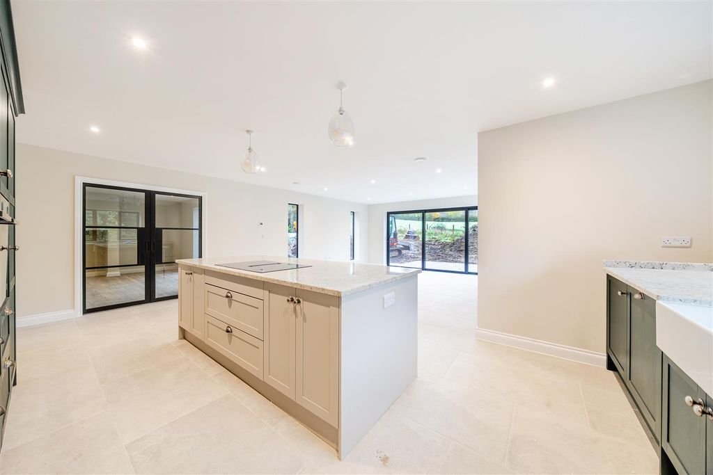 Property photo 2 of 22 1374807-10-69032F07E237Adp.Jpg