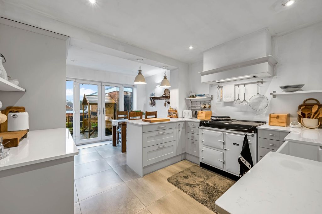 Property photo 2 of 28