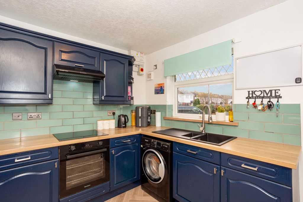 Property photo 3 of 34 Kitchen