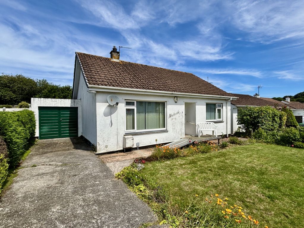 Property photo 1 of 9 2 Bedroom Bungalow For Sale
