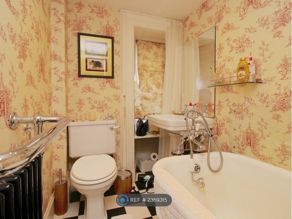 Property photo 3 of 10 Ensuite Bathroom
