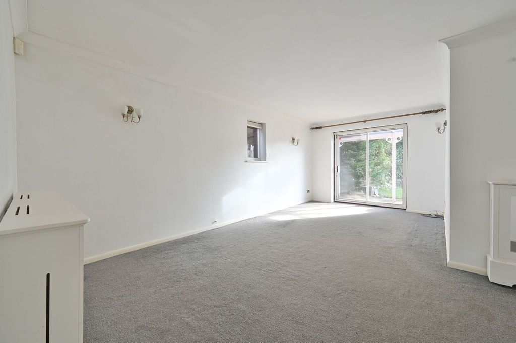 Property photo 3 of 21