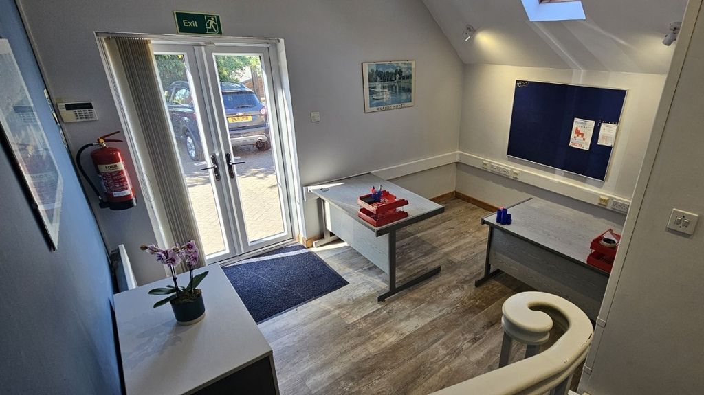 Property photo 3 of 8 Reception Office