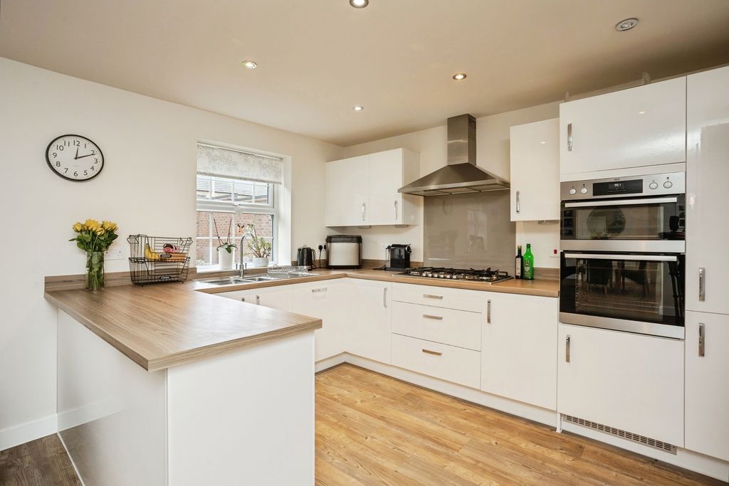 Property photo 3 of 24 Pbox-Img.Jpg