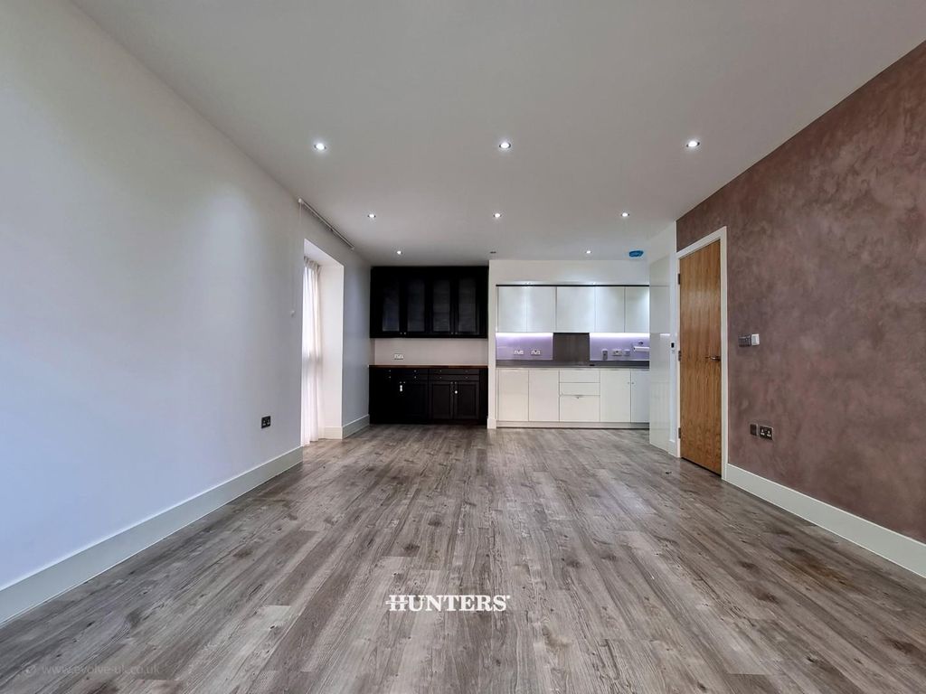 Property photo 1 of 9 05.Livingroom2.Jpg