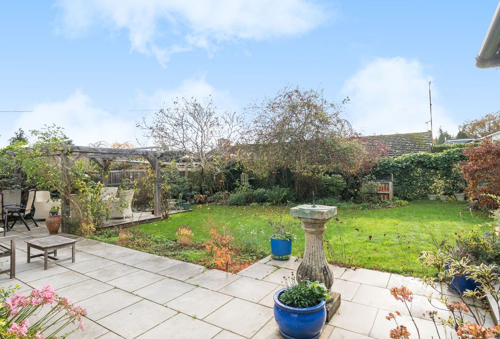 Property photo 2 of 16 1380699-6-6915Ca1...