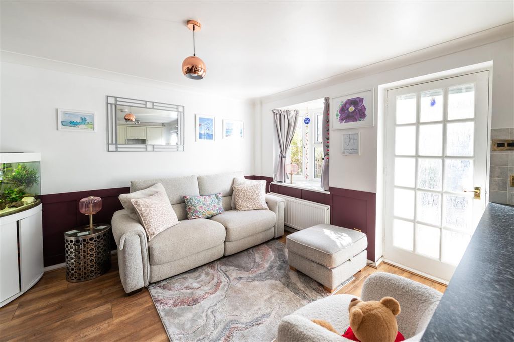 Property photo 2 of 11 20 Toronto Drive Internals-11.Jpg