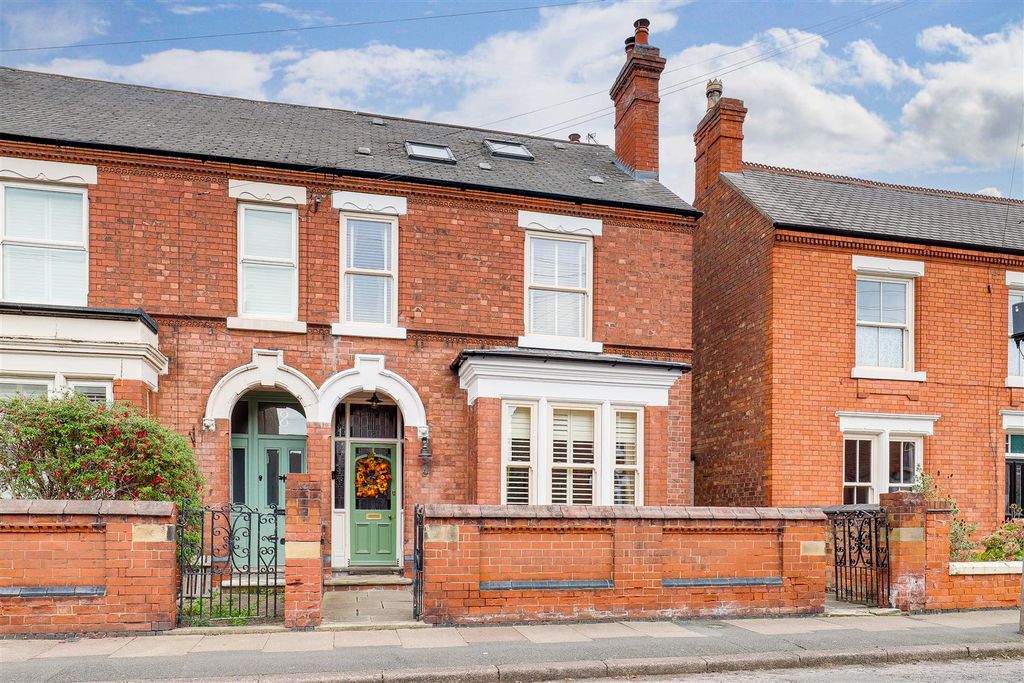 Property photo 1 of 32 5705.Jpg