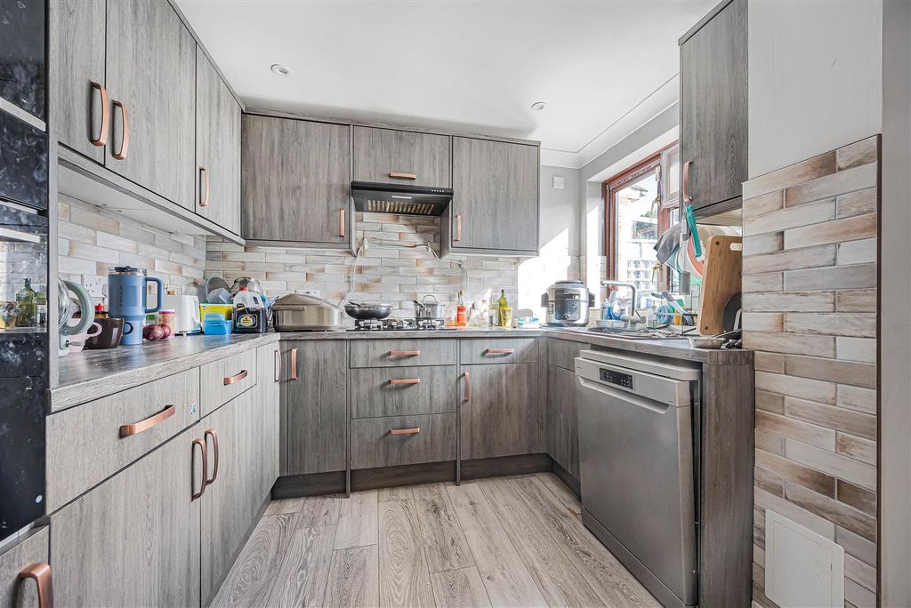 Property photo 3 of 18 15_92580.Jpg