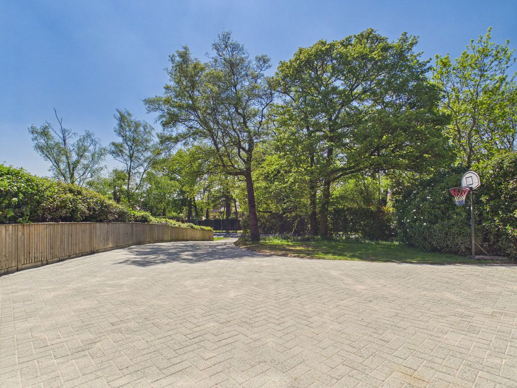 Property photo 2 of 24