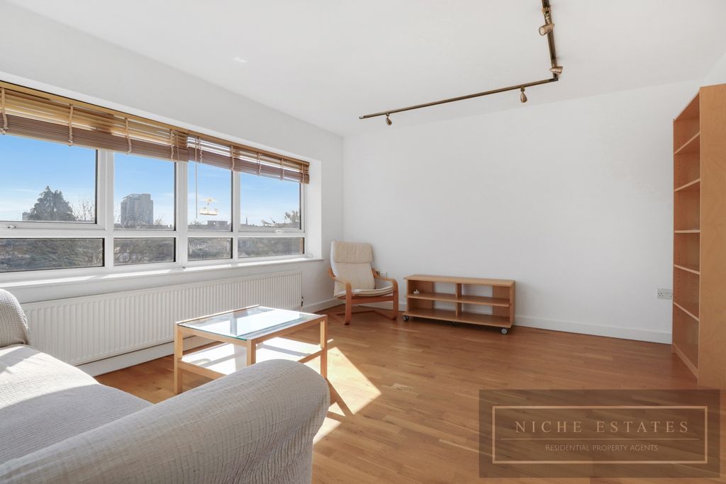 Property photo 3 of 12